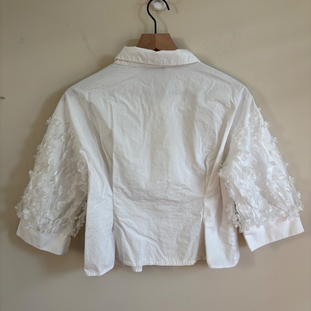 Gracia White 3D Floral Applique Mesh Sleeve Button Down Blouse Size M - Picture 2 of 9